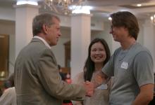 Governor Pillen greets a recently discharged veteran at the annual Welcome Home Dinner. 