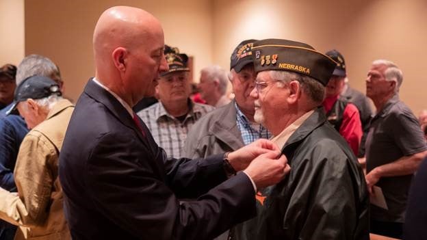 Governor Ricketts’ presents a Nebraska veteran with an honorary Vietnam War lapel pin.  